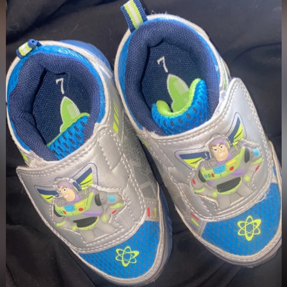 Toddler size 7 sneakers